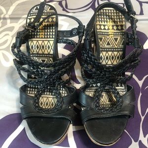 Split Two Lips Wedge Sandals